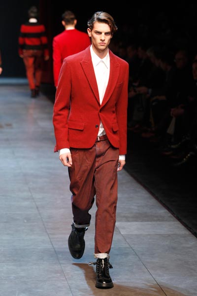 Runway_Red_DolceGabbana-FW-2011-2012-Fashion-Show-1-30